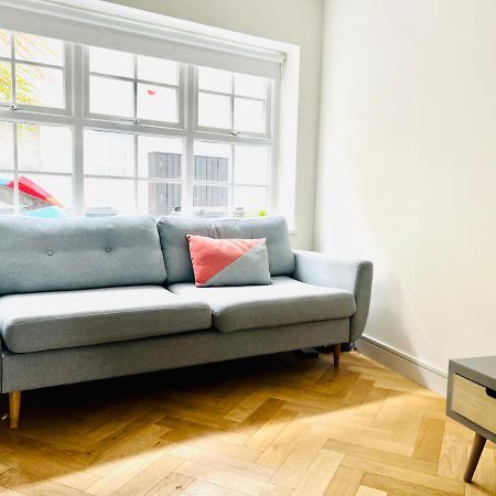Stylish 1 Bedroom Designer Apartment Лондон Екстериор снимка