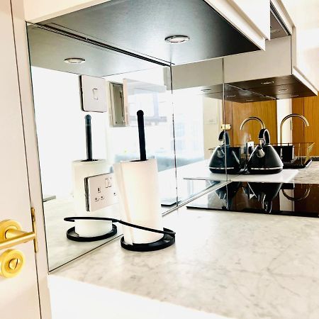Stylish 1 Bedroom Designer Apartment Лондон Екстериор снимка