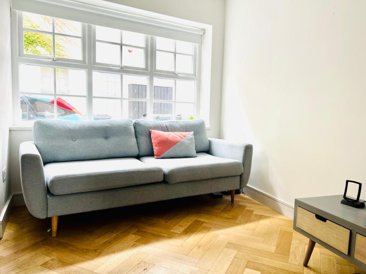 Stylish 1 Bedroom Designer Apartment Лондон Екстериор снимка